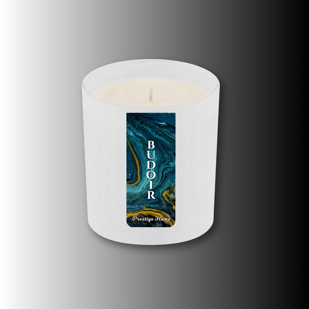 Lumânare parfumată Prestige Flame - Budoir - Monolith Collection - 280g - recipient alb mat cu capac auriu B2
