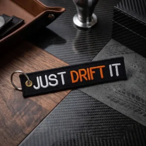 Breloc Brodat - Prestige Flame - Just Drift It Material premium impermeabil, extrem de durabil în timp. Ață de înaltă calitate, rezistentă la intemperii, raze UV, căldură și frecare